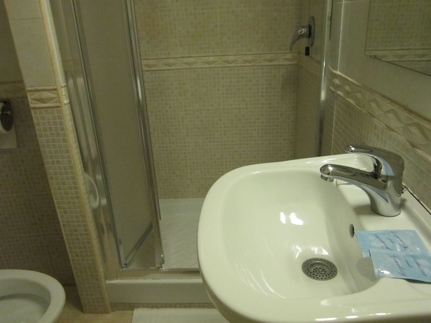 Imagen de la habitación del Hotel Viennese. Foto 2