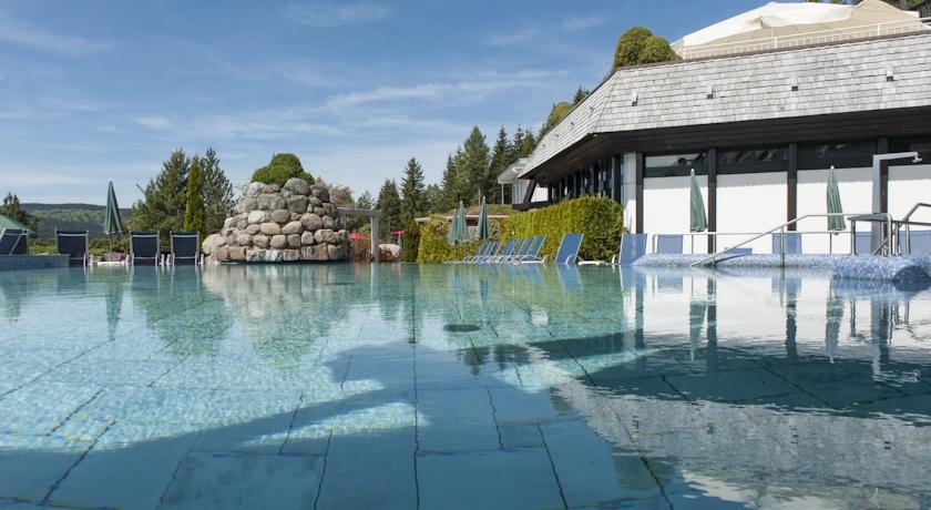 Imagen de la piscina del Hotel Vier Jahreszeiten Am Schluchsee. Foto 11