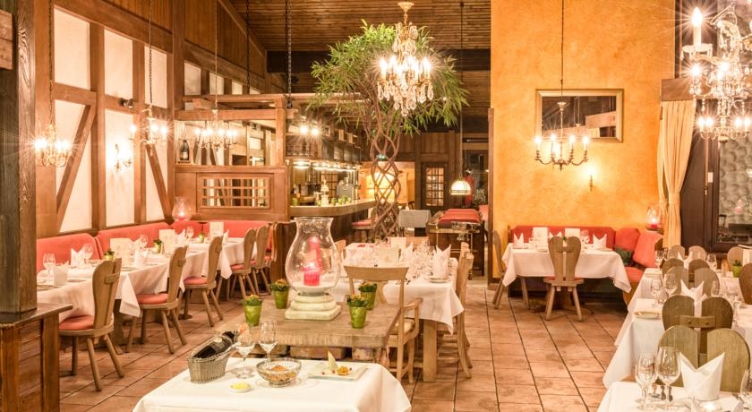 Imagen del bar/restaurante del Hotel Vier Jahreszeiten Am Schluchsee. Foto 2