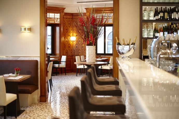 Imagen del bar/restaurante del Hotel Vier Jahreszeiten Kempinski München. Foto 4