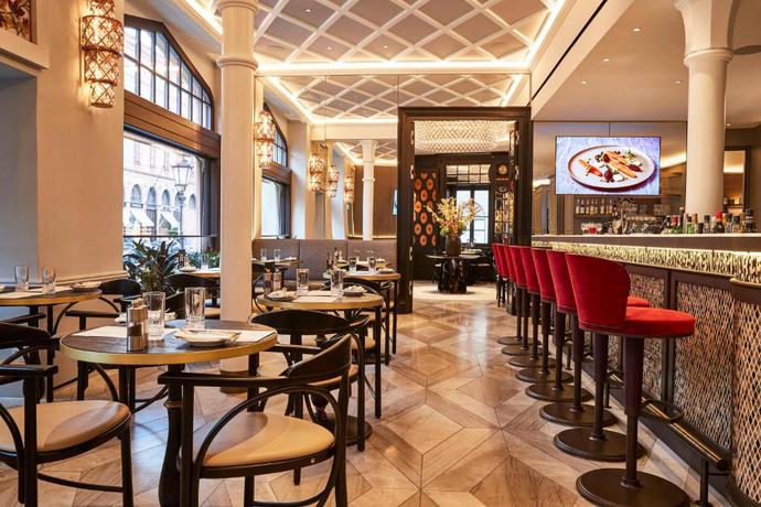 Imagen del bar/restaurante del Hotel Vier Jahreszeiten Kempinski M&uuml;nchen. Foto 2