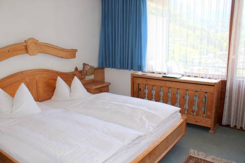 Imagen de la habitación del Hotel Vier Jahreszeiten, Mitterbach. Foto 4