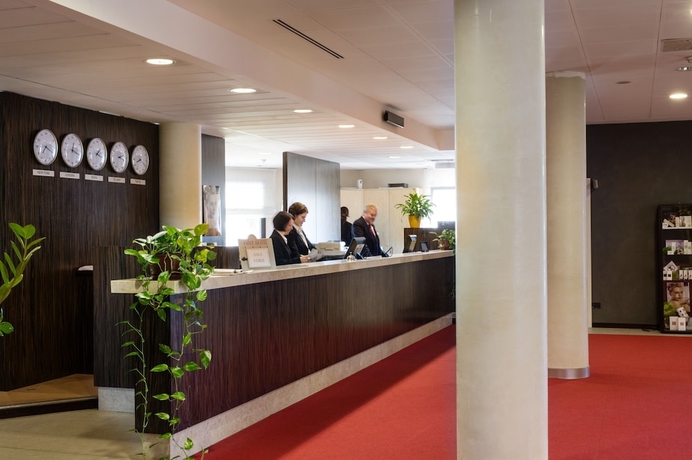 Imagen de los interiores del Hotel Viest. Foto 19