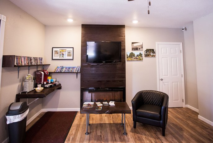 Imagen de los interiores del Hotel View Crest Lodge. Foto 19