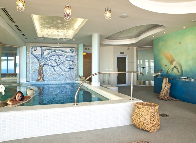 Imagen de la piscina del Hotel Views Boutique and Spa. Foto 16