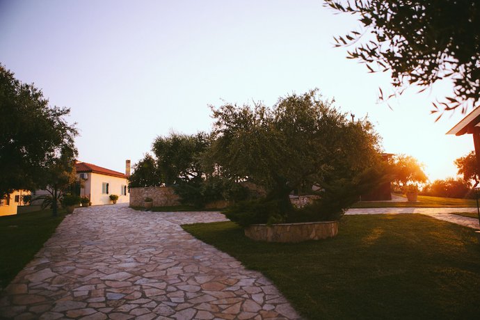 Imagen general del Hotel Vigla Village Apartment Resort. Foto 6