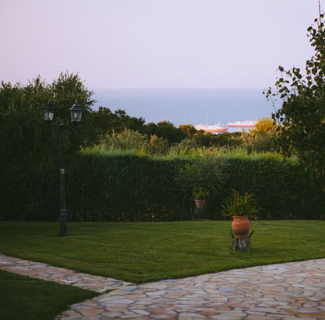 Imagen de los exteriores del Hotel Vigla Village Apartment Resort. Foto 17