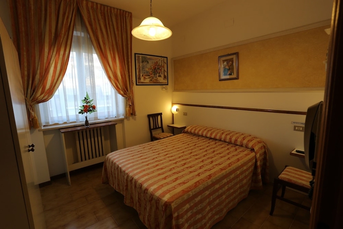 Imagen de la habitación del Hotel Vignola. Foto 8