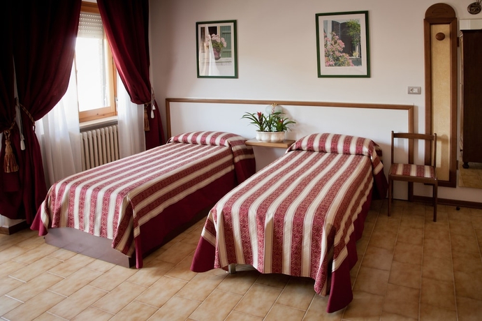 Imagen de la habitación del Hotel Vignola. Foto 12