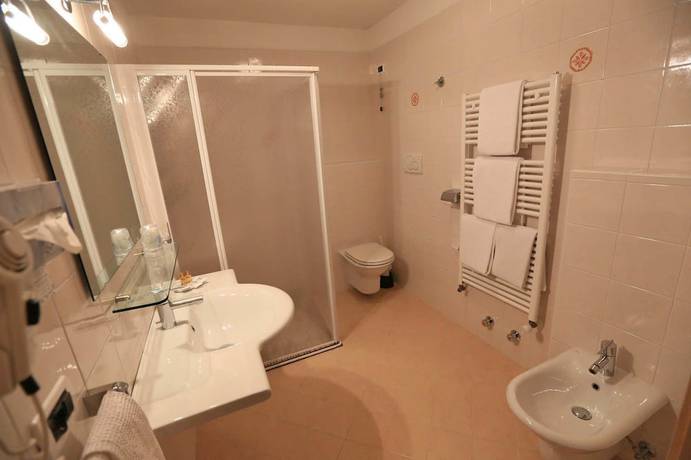 Imagen de la habitación del Hotel Vigo, Vigo di Fassa. Foto 13