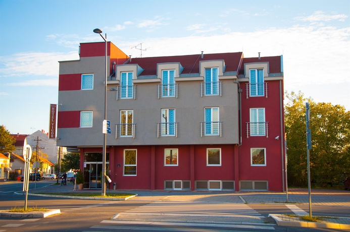 Imagen de los exteriores del Hotel Vigor, Novi Sad. Foto 13