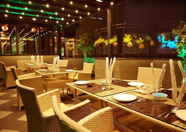 Imagen del bar/restaurante del Hotel Vijay Intercontinental. Foto 3