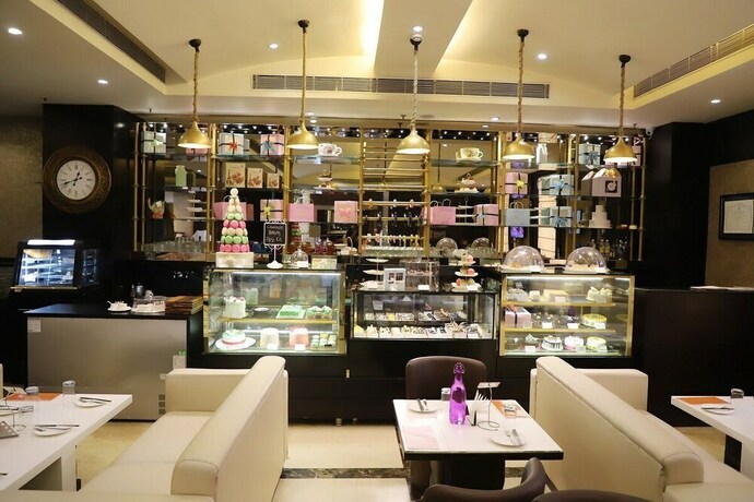 Imagen del bar/restaurante del Hotel Vijay Intercontinental. Foto 4