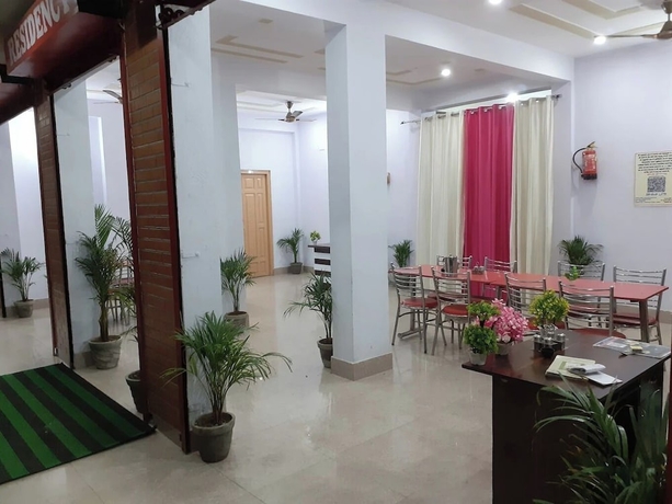 Imagen de los interiores del Hotel Vijay Residency Barkot. Foto 16