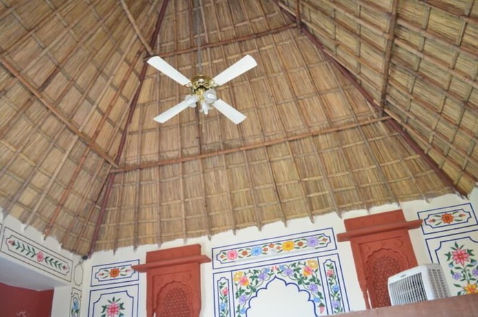 Imagen de los interiores del Hotel Vijayvargiya Dhani. Foto 19