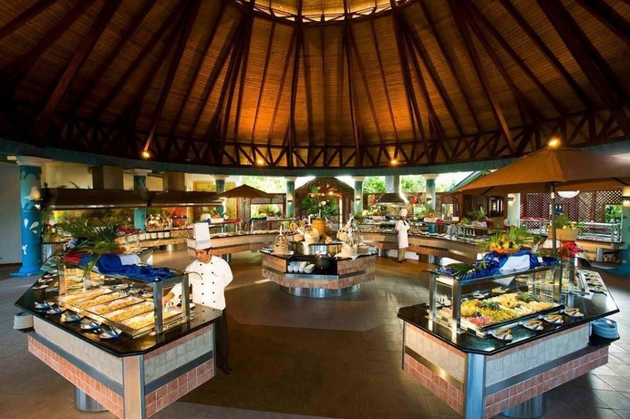 Imagen del bar/restaurante del Hotel Vik Arena Blanca. Foto 4