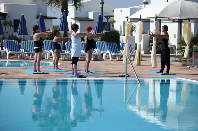 Imagen de la piscina del Hotel Vik Coral Beach. Foto 16