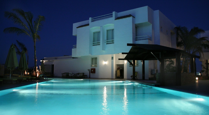 Imagen de la piscina del Hotel Viking Club. Foto 16