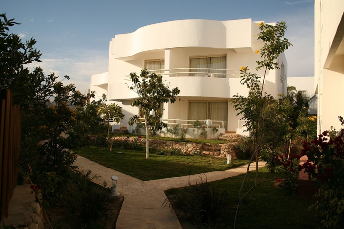 Imagen de los exteriores del Hotel Viking Club. Foto 14