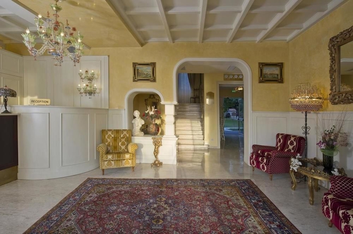 Imagen de los interiores del Hotel Viktoria Palace. Foto 16