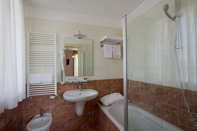 Imagen de la habitación del Hotel Viktoria Palace. Foto 10