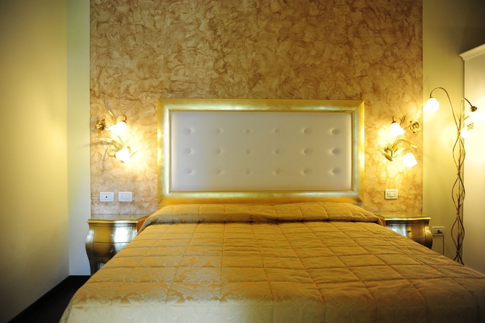 Imagen de la habitación del Hotel Viktoria Palace. Foto 13