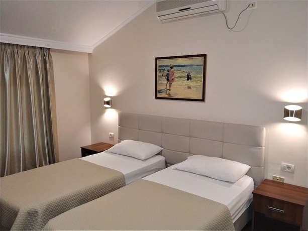 Imagen de la habitación del Hotel Viktoria Tirana. Foto 12