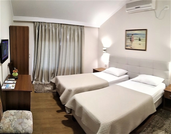 Imagen de la habitación del Hotel Viktoria Tirana. Foto 13