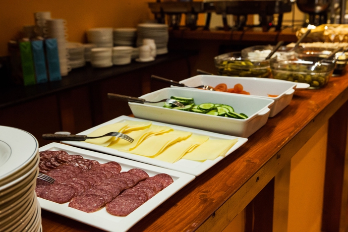 Imagen del bar/restaurante del Hotel Viktorija, Riga. Foto 2