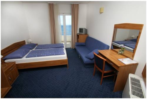 Imagen general del Hotel Viktorija, Seget Donji. Foto 12