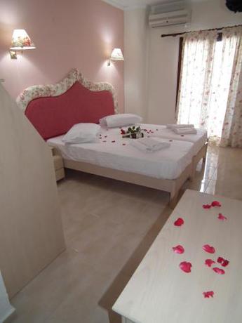 Imagen general del Hotel Viky, Sarti. Foto 7