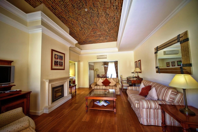 Imagen de la habitación del Hotel Vila Alba Resort. Foto 3