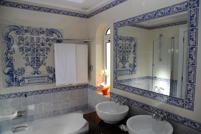 Imagen de la habitación del Hotel Vila Alba Resort. Foto 6