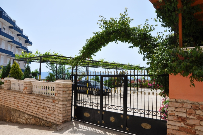 Imagen de los exteriores del Hotel Vila Alvin and Apartments. Foto 11