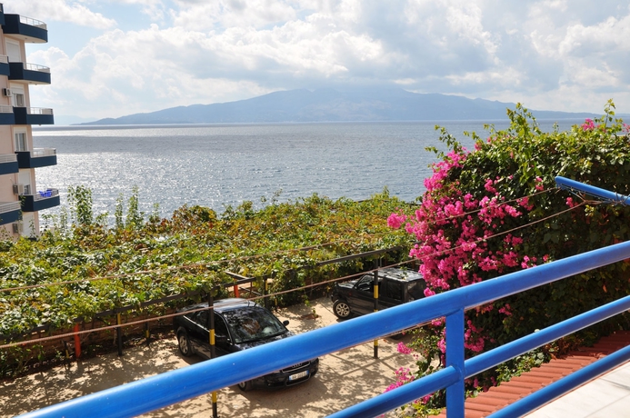 Imagen de los exteriores del Hotel Vila Alvin and Apartments. Foto 12