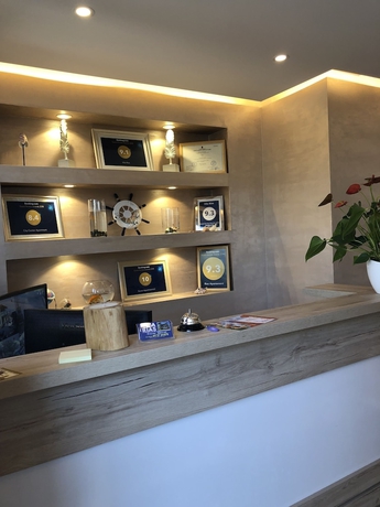 Imagen de los interiores del Hotel Vila Arial. Foto 19