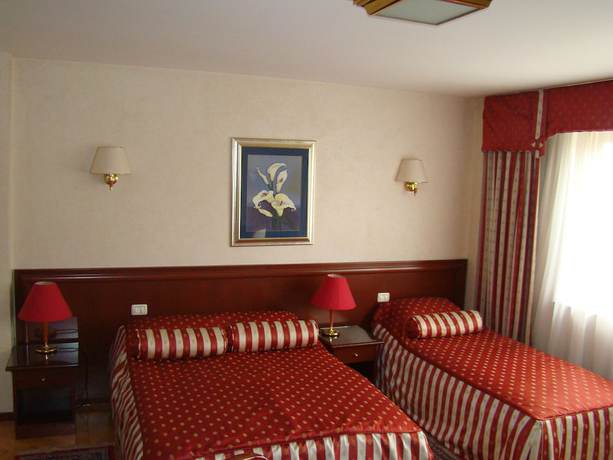 Imagen de la habitación del Hotel Vila Ariston. Foto 8