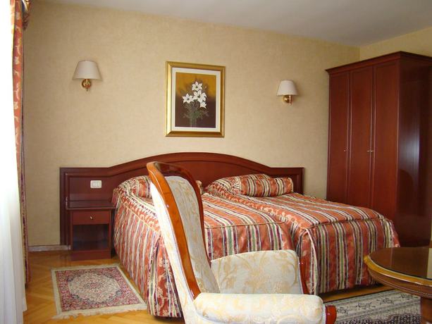 Imagen de la habitación del Hotel Vila Ariston. Foto 10