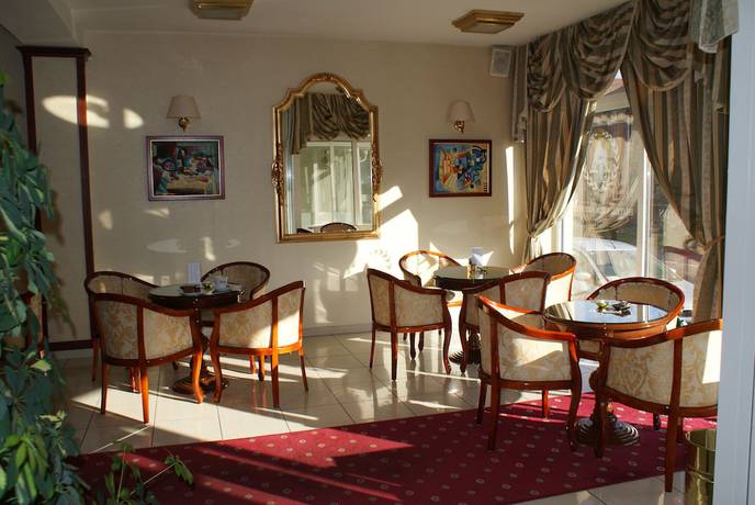Imagen del bar/restaurante del Hotel Vila Ariston. Foto 4