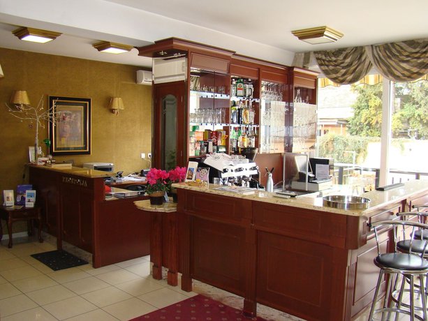 Imagen del bar/restaurante del Hotel Vila Ariston. Foto 6