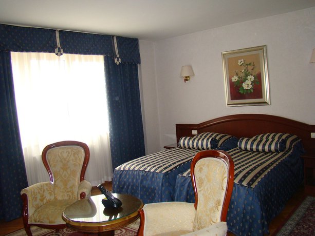 Imagen de la habitación del Hotel Vila Ariston. Foto 16