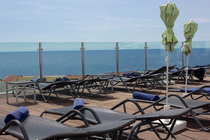 Imagen de la piscina del Hotel Vila Baleira Funchal. Foto 14
