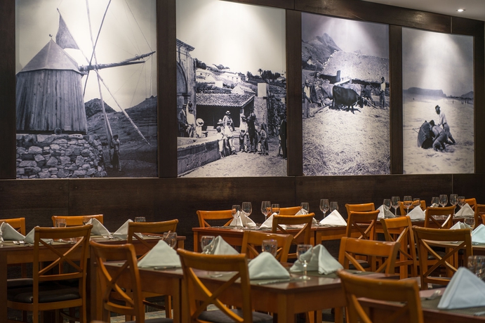 Imagen del bar/restaurante del Hotel Vila Baleira Porto Santo. Foto 5