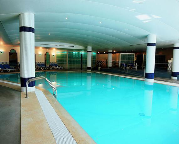 Imagen de la piscina del Hotel Vila Baleira Residence. Foto 11