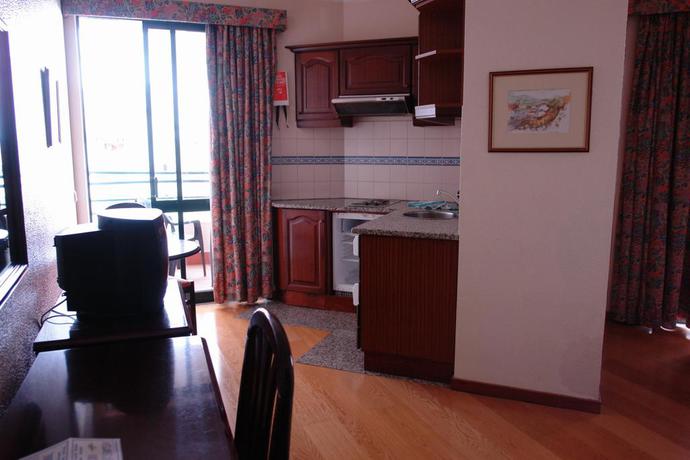 Imagen de la habitación del Hotel Vila Baleira Residence. Foto 4