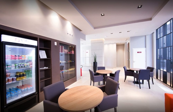 Imagen de los interiores del Hotel Vila Business. Foto 16