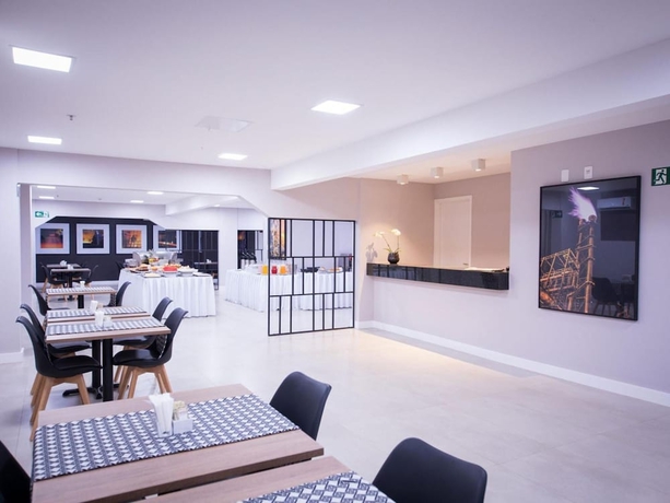 Imagen de los interiores del Hotel Vila Business. Foto 17