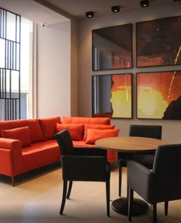 Imagen de los interiores del Hotel Vila Business. Foto 19