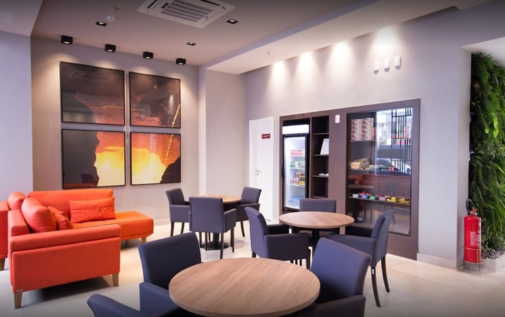 Imagen del bar/restaurante del Hotel Vila Business. Foto 2