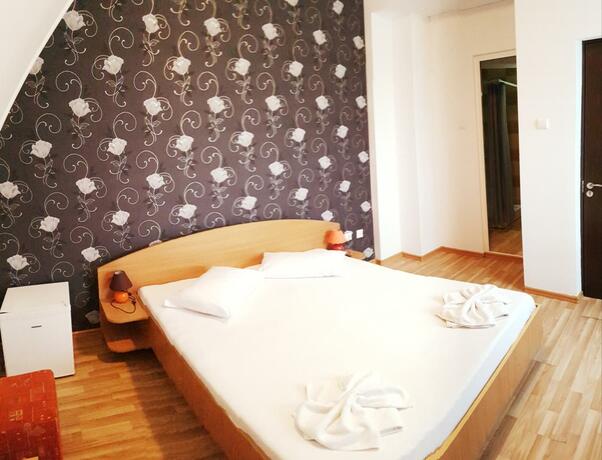 Imagen general del Hotel Vila CIC. Foto 7